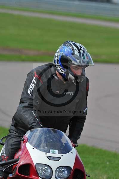 Motorcycle action photographs;Rockingham;Rockingham photographs;event digital images;eventdigitalimages;no limits trackday;peter wileman photography;rockingham corby northamptonshire;trackday;trackday digital images;trackday photos