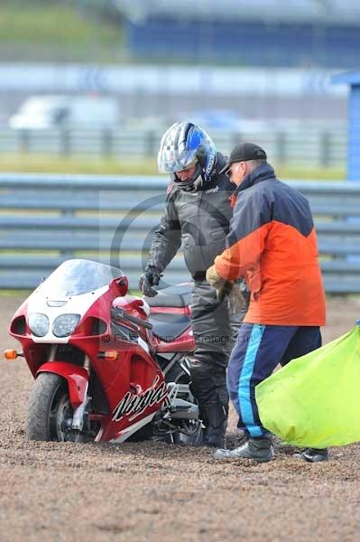 Motorcycle action photographs;Rockingham;Rockingham photographs;event digital images;eventdigitalimages;no limits trackday;peter wileman photography;rockingham corby northamptonshire;trackday;trackday digital images;trackday photos