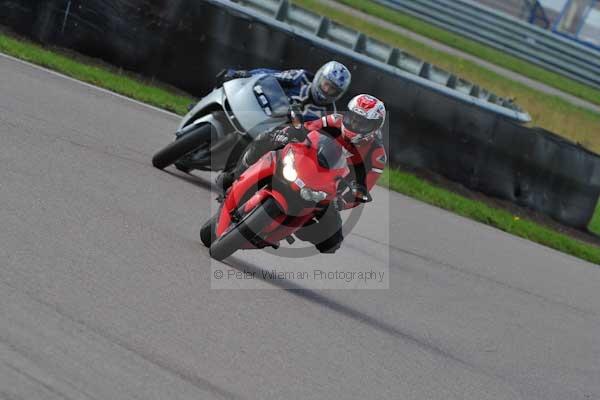 Motorcycle action photographs;Rockingham;Rockingham photographs;event digital images;eventdigitalimages;no limits trackday;peter wileman photography;rockingham corby northamptonshire;trackday;trackday digital images;trackday photos