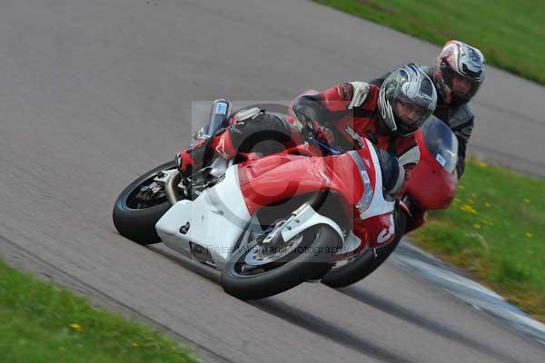 Motorcycle action photographs;Rockingham;Rockingham photographs;event digital images;eventdigitalimages;no limits trackday;peter wileman photography;rockingham corby northamptonshire;trackday;trackday digital images;trackday photos