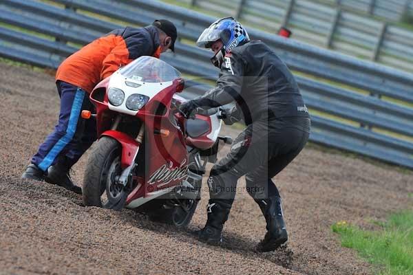 Motorcycle action photographs;Rockingham;Rockingham photographs;event digital images;eventdigitalimages;no limits trackday;peter wileman photography;rockingham corby northamptonshire;trackday;trackday digital images;trackday photos