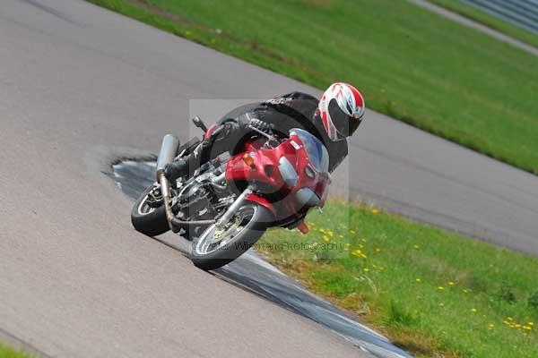 Motorcycle action photographs;Rockingham;Rockingham photographs;event digital images;eventdigitalimages;no limits trackday;peter wileman photography;rockingham corby northamptonshire;trackday;trackday digital images;trackday photos