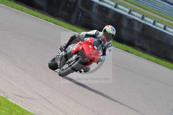 Motorcycle action photographs;Rockingham;Rockingham photographs;event digital images;eventdigitalimages;no limits trackday;peter wileman photography;rockingham corby northamptonshire;trackday;trackday digital images;trackday photos