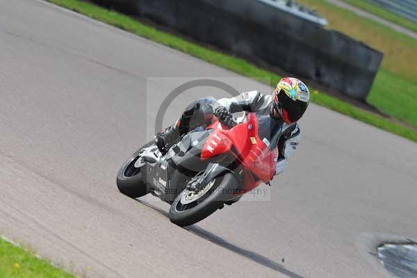 Motorcycle action photographs;Rockingham;Rockingham photographs;event digital images;eventdigitalimages;no limits trackday;peter wileman photography;rockingham corby northamptonshire;trackday;trackday digital images;trackday photos