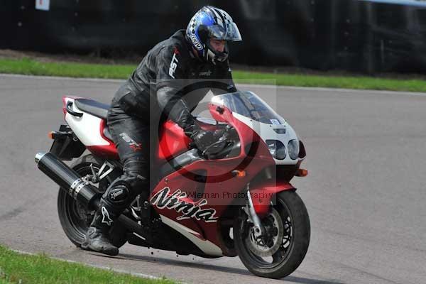 Motorcycle action photographs;Rockingham;Rockingham photographs;event digital images;eventdigitalimages;no limits trackday;peter wileman photography;rockingham corby northamptonshire;trackday;trackday digital images;trackday photos