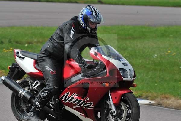 Motorcycle action photographs;Rockingham;Rockingham photographs;event digital images;eventdigitalimages;no limits trackday;peter wileman photography;rockingham corby northamptonshire;trackday;trackday digital images;trackday photos