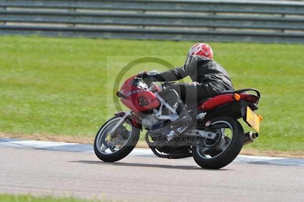 Motorcycle action photographs;Rockingham;Rockingham photographs;event digital images;eventdigitalimages;no limits trackday;peter wileman photography;rockingham corby northamptonshire;trackday;trackday digital images;trackday photos