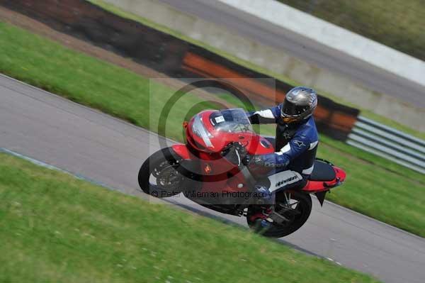 Motorcycle action photographs;Rockingham;Rockingham photographs;event digital images;eventdigitalimages;no limits trackday;peter wileman photography;rockingham corby northamptonshire;trackday;trackday digital images;trackday photos