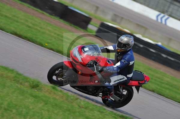 Motorcycle action photographs;Rockingham;Rockingham photographs;event digital images;eventdigitalimages;no limits trackday;peter wileman photography;rockingham corby northamptonshire;trackday;trackday digital images;trackday photos