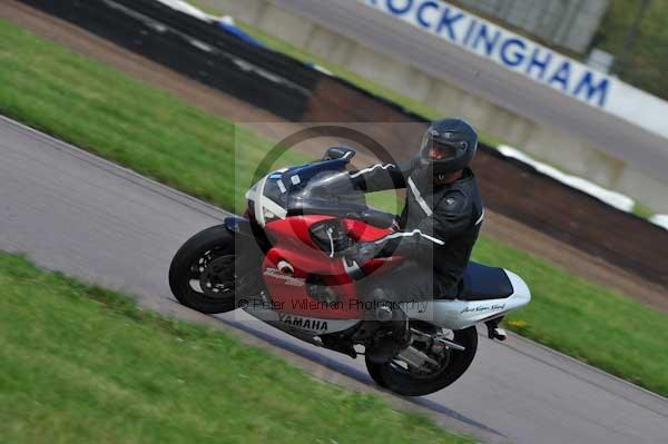 Motorcycle action photographs;Rockingham;Rockingham photographs;event digital images;eventdigitalimages;no limits trackday;peter wileman photography;rockingham corby northamptonshire;trackday;trackday digital images;trackday photos