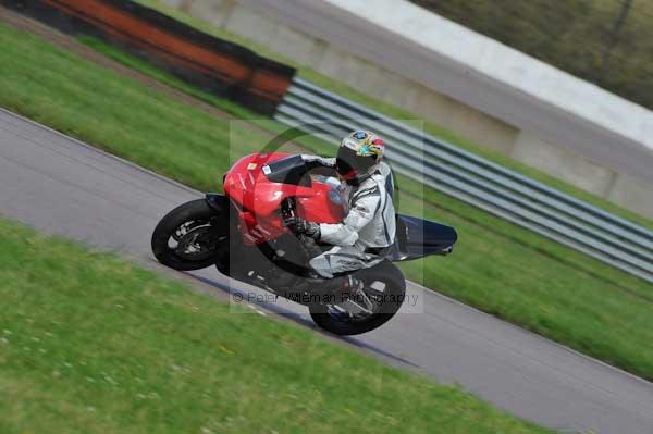 Motorcycle action photographs;Rockingham;Rockingham photographs;event digital images;eventdigitalimages;no limits trackday;peter wileman photography;rockingham corby northamptonshire;trackday;trackday digital images;trackday photos