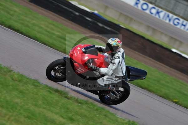 Motorcycle action photographs;Rockingham;Rockingham photographs;event digital images;eventdigitalimages;no limits trackday;peter wileman photography;rockingham corby northamptonshire;trackday;trackday digital images;trackday photos
