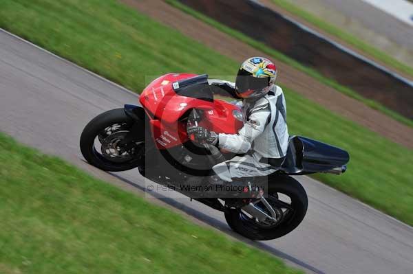 Motorcycle action photographs;Rockingham;Rockingham photographs;event digital images;eventdigitalimages;no limits trackday;peter wileman photography;rockingham corby northamptonshire;trackday;trackday digital images;trackday photos