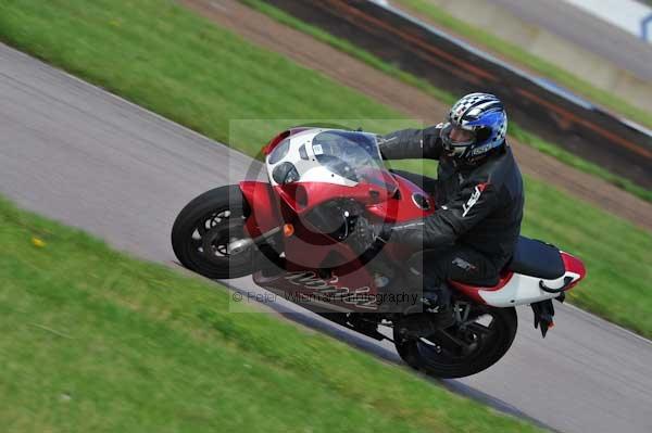 Motorcycle action photographs;Rockingham;Rockingham photographs;event digital images;eventdigitalimages;no limits trackday;peter wileman photography;rockingham corby northamptonshire;trackday;trackday digital images;trackday photos