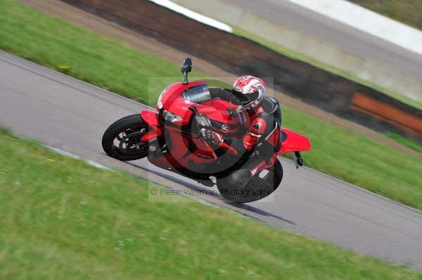 Motorcycle action photographs;Rockingham;Rockingham photographs;event digital images;eventdigitalimages;no limits trackday;peter wileman photography;rockingham corby northamptonshire;trackday;trackday digital images;trackday photos