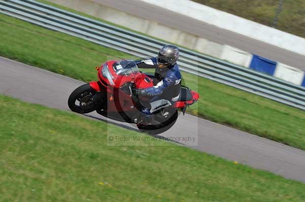 Motorcycle action photographs;Rockingham;Rockingham photographs;event digital images;eventdigitalimages;no limits trackday;peter wileman photography;rockingham corby northamptonshire;trackday;trackday digital images;trackday photos