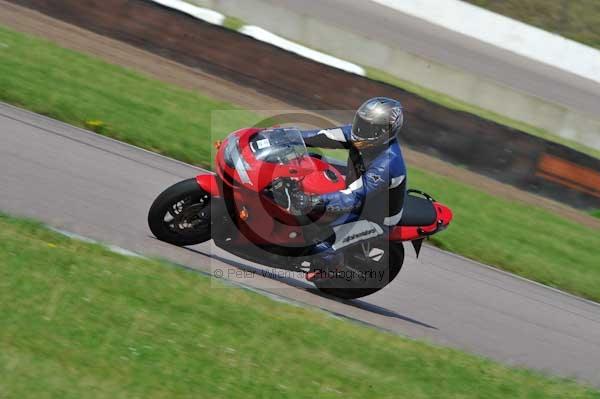 Motorcycle action photographs;Rockingham;Rockingham photographs;event digital images;eventdigitalimages;no limits trackday;peter wileman photography;rockingham corby northamptonshire;trackday;trackday digital images;trackday photos
