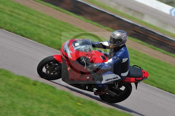 Motorcycle action photographs;Rockingham;Rockingham photographs;event digital images;eventdigitalimages;no limits trackday;peter wileman photography;rockingham corby northamptonshire;trackday;trackday digital images;trackday photos