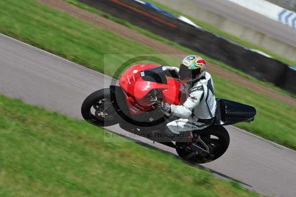 Motorcycle action photographs;Rockingham;Rockingham photographs;event digital images;eventdigitalimages;no limits trackday;peter wileman photography;rockingham corby northamptonshire;trackday;trackday digital images;trackday photos