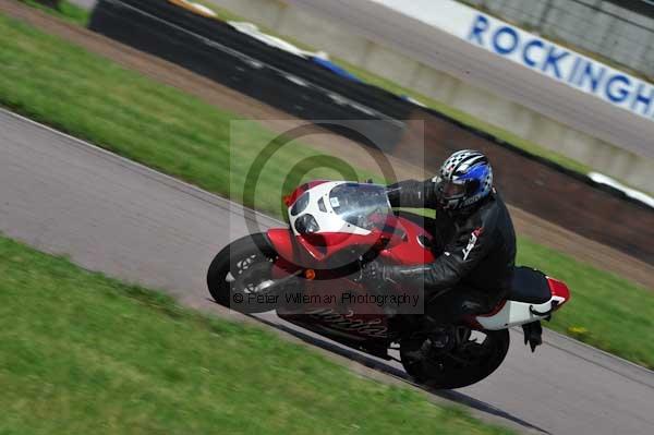 Motorcycle action photographs;Rockingham;Rockingham photographs;event digital images;eventdigitalimages;no limits trackday;peter wileman photography;rockingham corby northamptonshire;trackday;trackday digital images;trackday photos