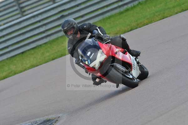 Motorcycle action photographs;Rockingham;Rockingham photographs;event digital images;eventdigitalimages;no limits trackday;peter wileman photography;rockingham corby northamptonshire;trackday;trackday digital images;trackday photos