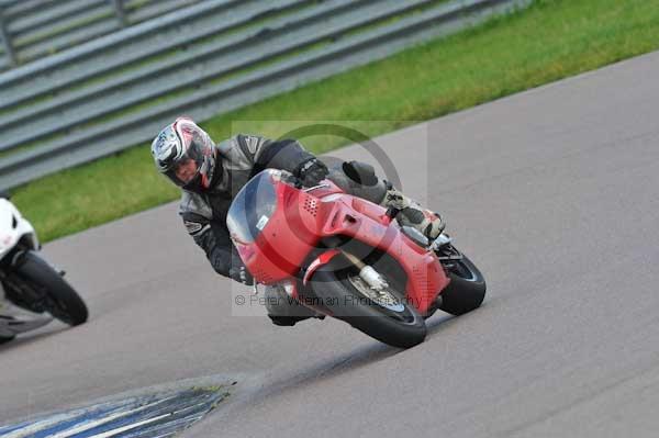 Motorcycle action photographs;Rockingham;Rockingham photographs;event digital images;eventdigitalimages;no limits trackday;peter wileman photography;rockingham corby northamptonshire;trackday;trackday digital images;trackday photos