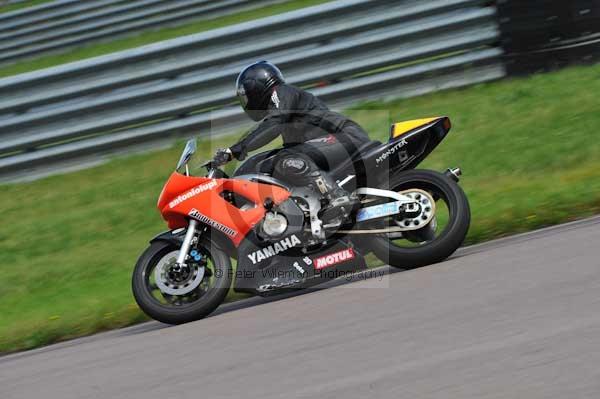 Motorcycle action photographs;Rockingham;Rockingham photographs;event digital images;eventdigitalimages;no limits trackday;peter wileman photography;rockingham corby northamptonshire;trackday;trackday digital images;trackday photos