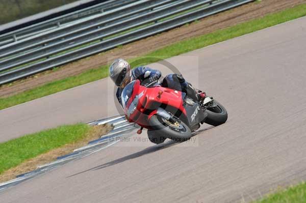 Motorcycle action photographs;Rockingham;Rockingham photographs;event digital images;eventdigitalimages;no limits trackday;peter wileman photography;rockingham corby northamptonshire;trackday;trackday digital images;trackday photos