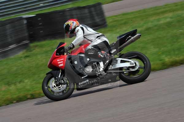 Motorcycle action photographs;Rockingham;Rockingham photographs;event digital images;eventdigitalimages;no limits trackday;peter wileman photography;rockingham corby northamptonshire;trackday;trackday digital images;trackday photos