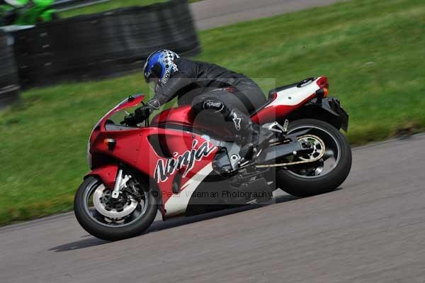 Motorcycle action photographs;Rockingham;Rockingham photographs;event digital images;eventdigitalimages;no limits trackday;peter wileman photography;rockingham corby northamptonshire;trackday;trackday digital images;trackday photos