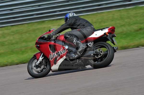 Motorcycle action photographs;Rockingham;Rockingham photographs;event digital images;eventdigitalimages;no limits trackday;peter wileman photography;rockingham corby northamptonshire;trackday;trackday digital images;trackday photos