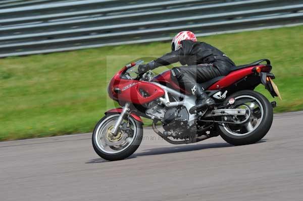 Motorcycle action photographs;Rockingham;Rockingham photographs;event digital images;eventdigitalimages;no limits trackday;peter wileman photography;rockingham corby northamptonshire;trackday;trackday digital images;trackday photos