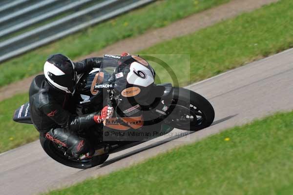 Motorcycle action photographs;Rockingham;Rockingham photographs;event digital images;eventdigitalimages;no limits trackday;peter wileman photography;rockingham corby northamptonshire;trackday;trackday digital images;trackday photos