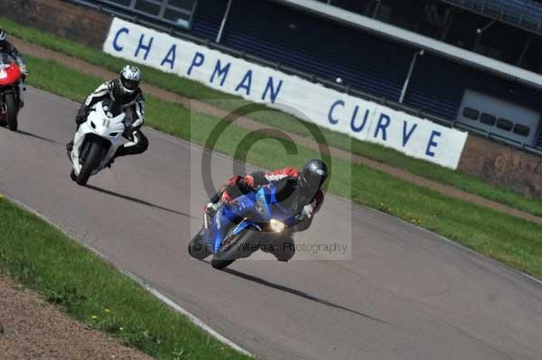 Motorcycle action photographs;Rockingham;Rockingham photographs;event digital images;eventdigitalimages;no limits trackday;peter wileman photography;rockingham corby northamptonshire;trackday;trackday digital images;trackday photos