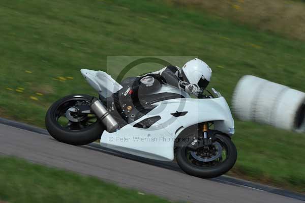 Motorcycle action photographs;Rockingham;Rockingham photographs;event digital images;eventdigitalimages;no limits trackday;peter wileman photography;rockingham corby northamptonshire;trackday;trackday digital images;trackday photos