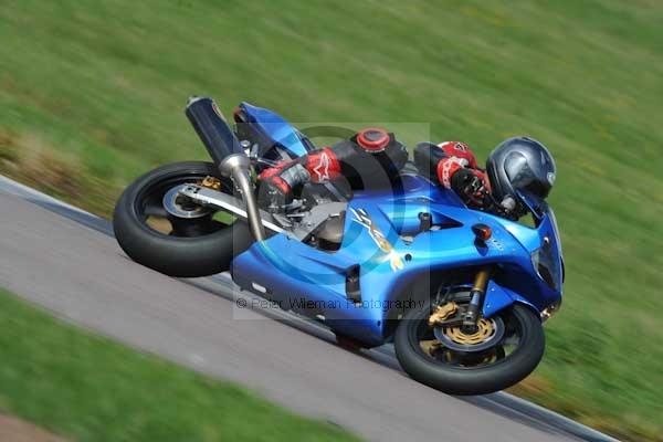 Motorcycle action photographs;Rockingham;Rockingham photographs;event digital images;eventdigitalimages;no limits trackday;peter wileman photography;rockingham corby northamptonshire;trackday;trackday digital images;trackday photos