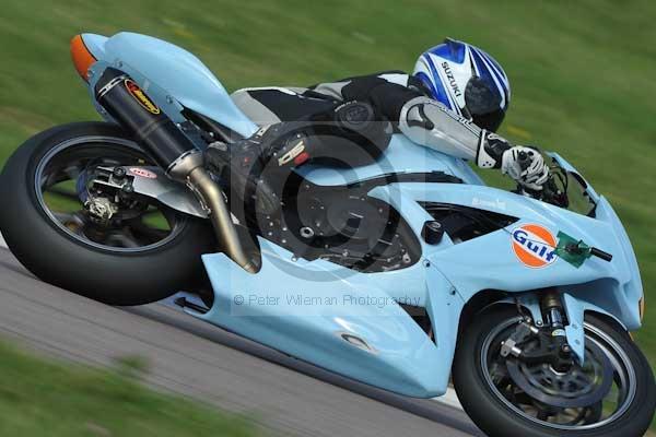 Motorcycle action photographs;Rockingham;Rockingham photographs;event digital images;eventdigitalimages;no limits trackday;peter wileman photography;rockingham corby northamptonshire;trackday;trackday digital images;trackday photos
