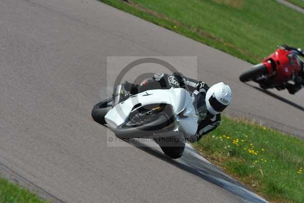 Motorcycle action photographs;Rockingham;Rockingham photographs;event digital images;eventdigitalimages;no limits trackday;peter wileman photography;rockingham corby northamptonshire;trackday;trackday digital images;trackday photos