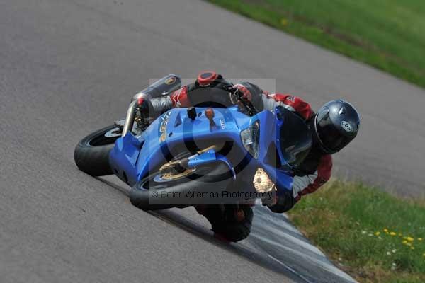 Motorcycle action photographs;Rockingham;Rockingham photographs;event digital images;eventdigitalimages;no limits trackday;peter wileman photography;rockingham corby northamptonshire;trackday;trackday digital images;trackday photos