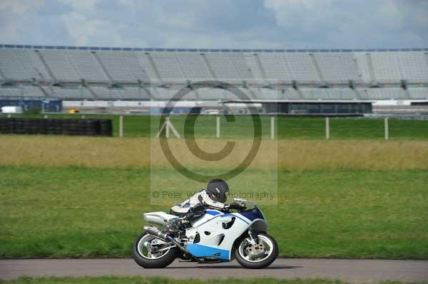 Motorcycle action photographs;Rockingham;Rockingham photographs;event digital images;eventdigitalimages;no limits trackday;peter wileman photography;rockingham corby northamptonshire;trackday;trackday digital images;trackday photos