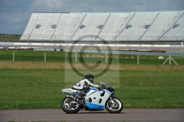 Motorcycle action photographs;Rockingham;Rockingham photographs;event digital images;eventdigitalimages;no limits trackday;peter wileman photography;rockingham corby northamptonshire;trackday;trackday digital images;trackday photos