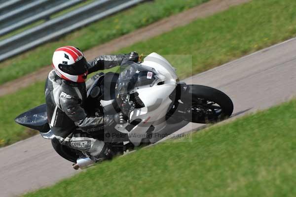 Motorcycle action photographs;Rockingham;Rockingham photographs;event digital images;eventdigitalimages;no limits trackday;peter wileman photography;rockingham corby northamptonshire;trackday;trackday digital images;trackday photos