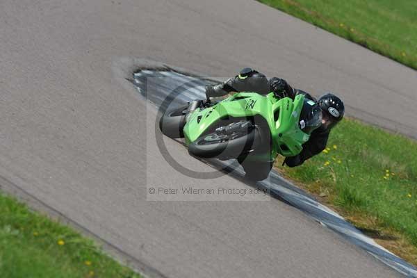 Motorcycle action photographs;Rockingham;Rockingham photographs;event digital images;eventdigitalimages;no limits trackday;peter wileman photography;rockingham corby northamptonshire;trackday;trackday digital images;trackday photos