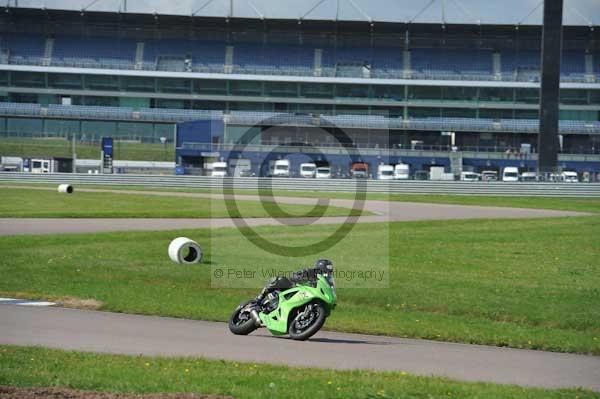 Motorcycle action photographs;Rockingham;Rockingham photographs;event digital images;eventdigitalimages;no limits trackday;peter wileman photography;rockingham corby northamptonshire;trackday;trackday digital images;trackday photos
