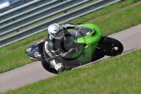 Motorcycle action photographs;Rockingham;Rockingham photographs;event digital images;eventdigitalimages;no limits trackday;peter wileman photography;rockingham corby northamptonshire;trackday;trackday digital images;trackday photos