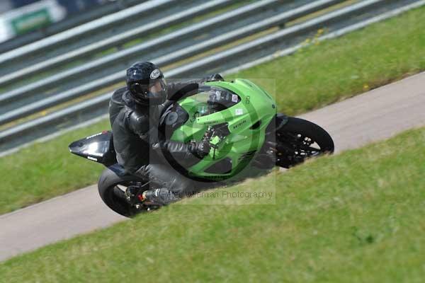 Motorcycle action photographs;Rockingham;Rockingham photographs;event digital images;eventdigitalimages;no limits trackday;peter wileman photography;rockingham corby northamptonshire;trackday;trackday digital images;trackday photos