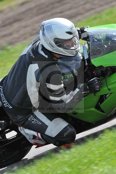 Motorcycle action photographs;Rockingham;Rockingham photographs;event digital images;eventdigitalimages;no limits trackday;peter wileman photography;rockingham corby northamptonshire;trackday;trackday digital images;trackday photos