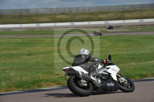 Motorcycle action photographs;Rockingham;Rockingham photographs;event digital images;eventdigitalimages;no limits trackday;peter wileman photography;rockingham corby northamptonshire;trackday;trackday digital images;trackday photos