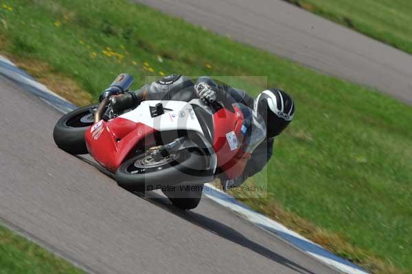 Motorcycle action photographs;Rockingham;Rockingham photographs;event digital images;eventdigitalimages;no limits trackday;peter wileman photography;rockingham corby northamptonshire;trackday;trackday digital images;trackday photos