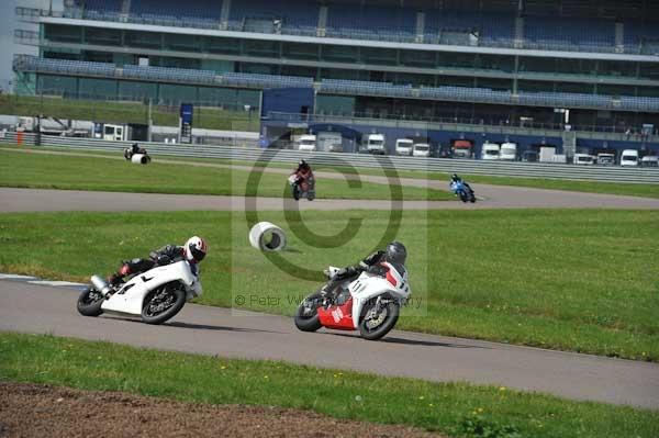 Motorcycle action photographs;Rockingham;Rockingham photographs;event digital images;eventdigitalimages;no limits trackday;peter wileman photography;rockingham corby northamptonshire;trackday;trackday digital images;trackday photos